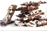 Friday FAQs: Freezer storage tips, Banoffee Pie advance prep, veggie broth secrets, and more veganchocolatebark-6725